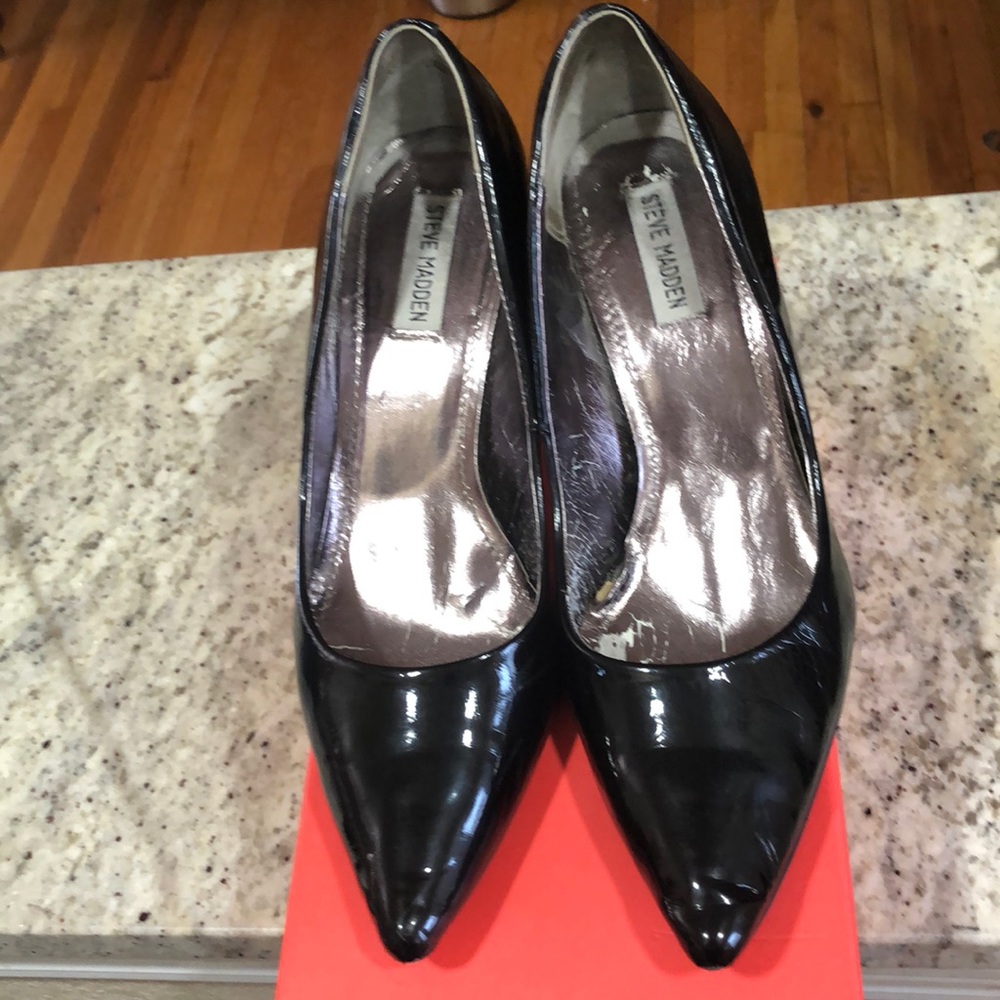 Black patent leather pumps